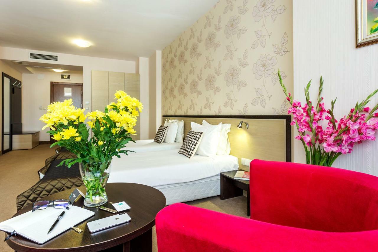City Avenue Hotel By Hmg-Free Parking-Free Wi-Fi Sofia Exterior photo